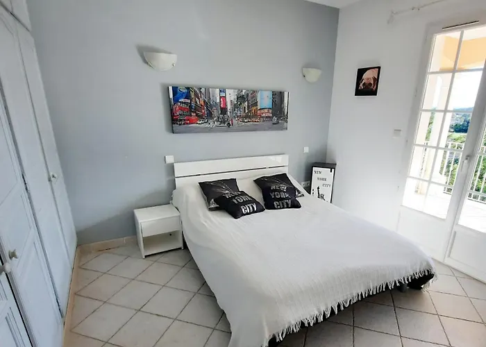 ヴィラ Somptueuse Avec Piscine Chauffee Rousson